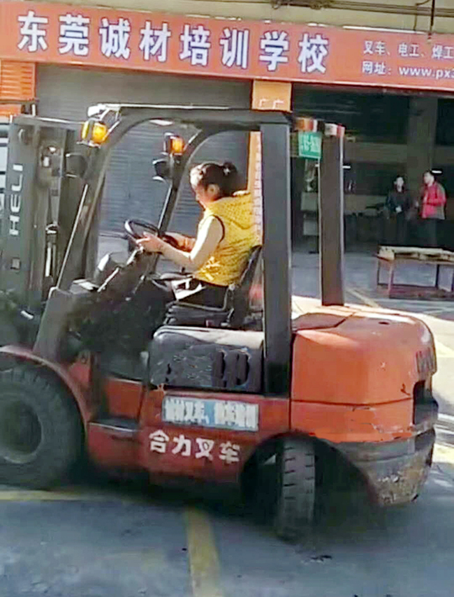 东莞石碣叉车培训的学费一般是多少钱？