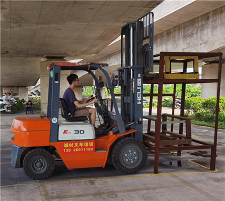 东莞寮步叉车工安全培训有哪些具体内容?